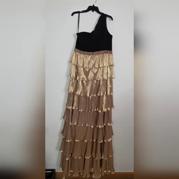 Mac Duggal 26541 One Shoulder Layered Metallic Ruffle Gown in Black/Gold Size 12 - Picture 4 of 10